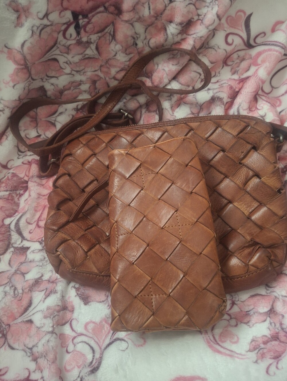 Vilenca Holland Woven Leather Crossbody Bag  And Wallet in Chestnut Brown